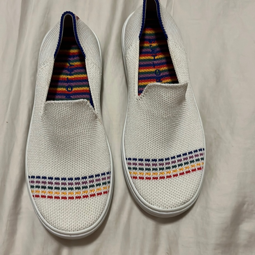 Girls Rothy’s slip one white with rainbow size 1. Excellent Condition.